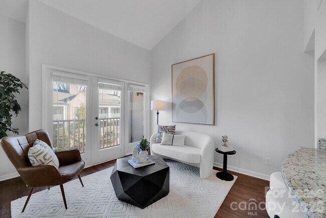 Building Photo - 300 S Cedar St