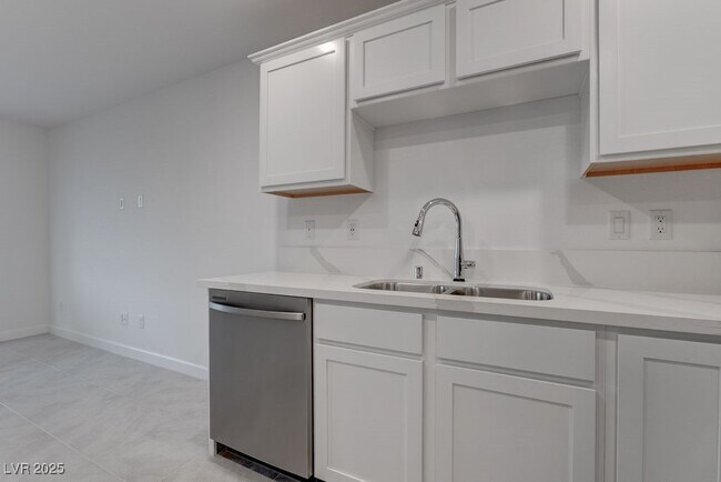 Building Photo - 931 Watford Pl