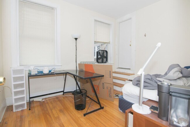 Building Photo - Brookline 3 Bed w/ Heat & Hot Water Included – Cats OK