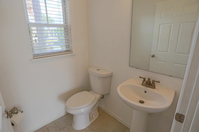 Building Photo - 104 Crete Ct