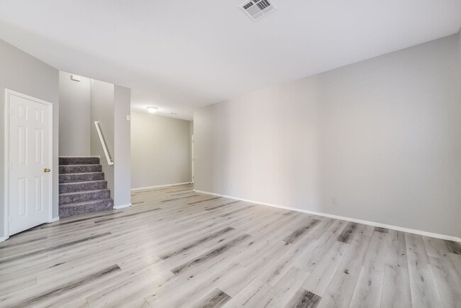 Building Photo - Stunning 4 bedroom home in Henderson with POOL!