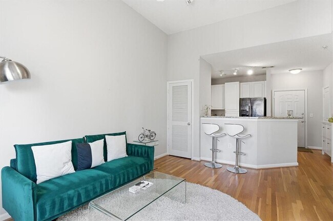 Building Photo - 10 Perimeter Summit Blvd