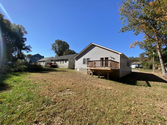 Building Photo - 77 Lakeview Dr