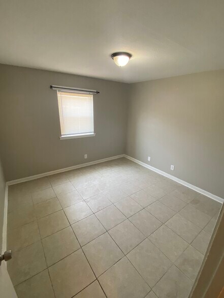 Building Photo - 3809 Carpenter Dr