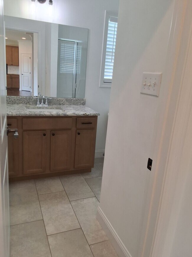 Building Photo - West Knoxville 37932 - 4 bedroom, 2 bath home in desirable Hardin Valley area. - Contact Sharon A...