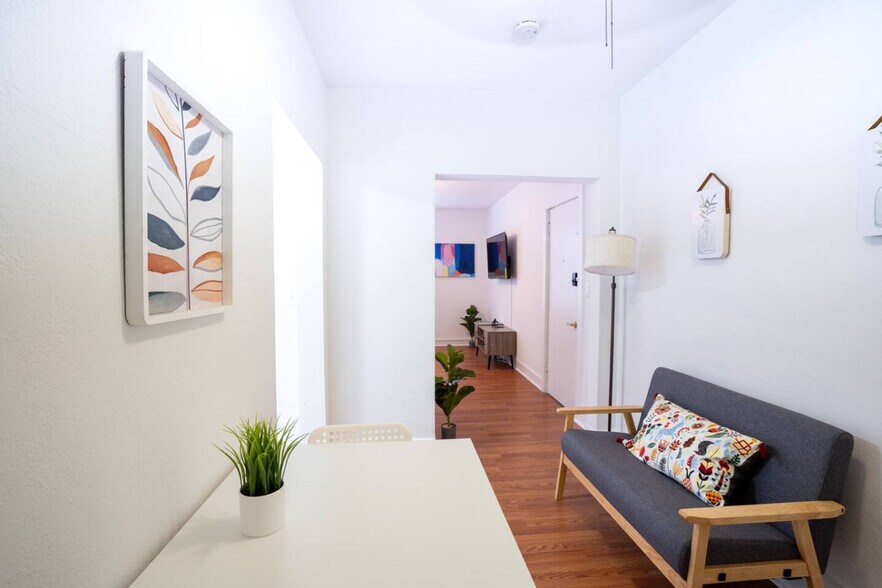 Building Photo - 444 Ponce de Leon Blvd