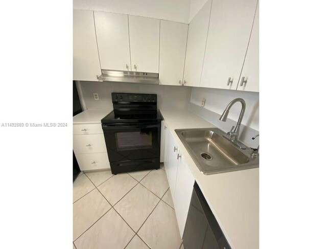 Building Photo - 13550 SW 6th Ct