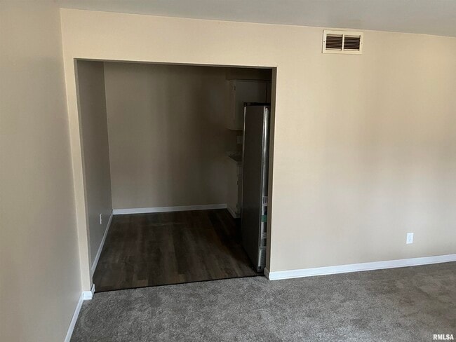 Building Photo - 1304 W Jeth Ct