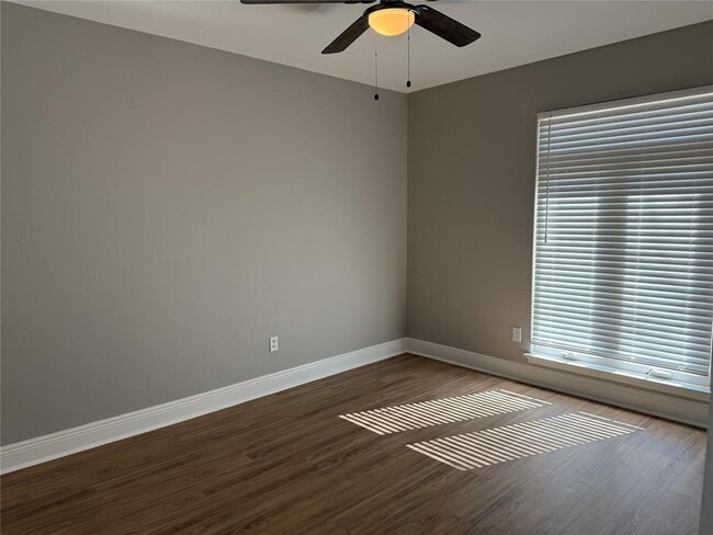 Building Photo - 10008 Barrington Cove