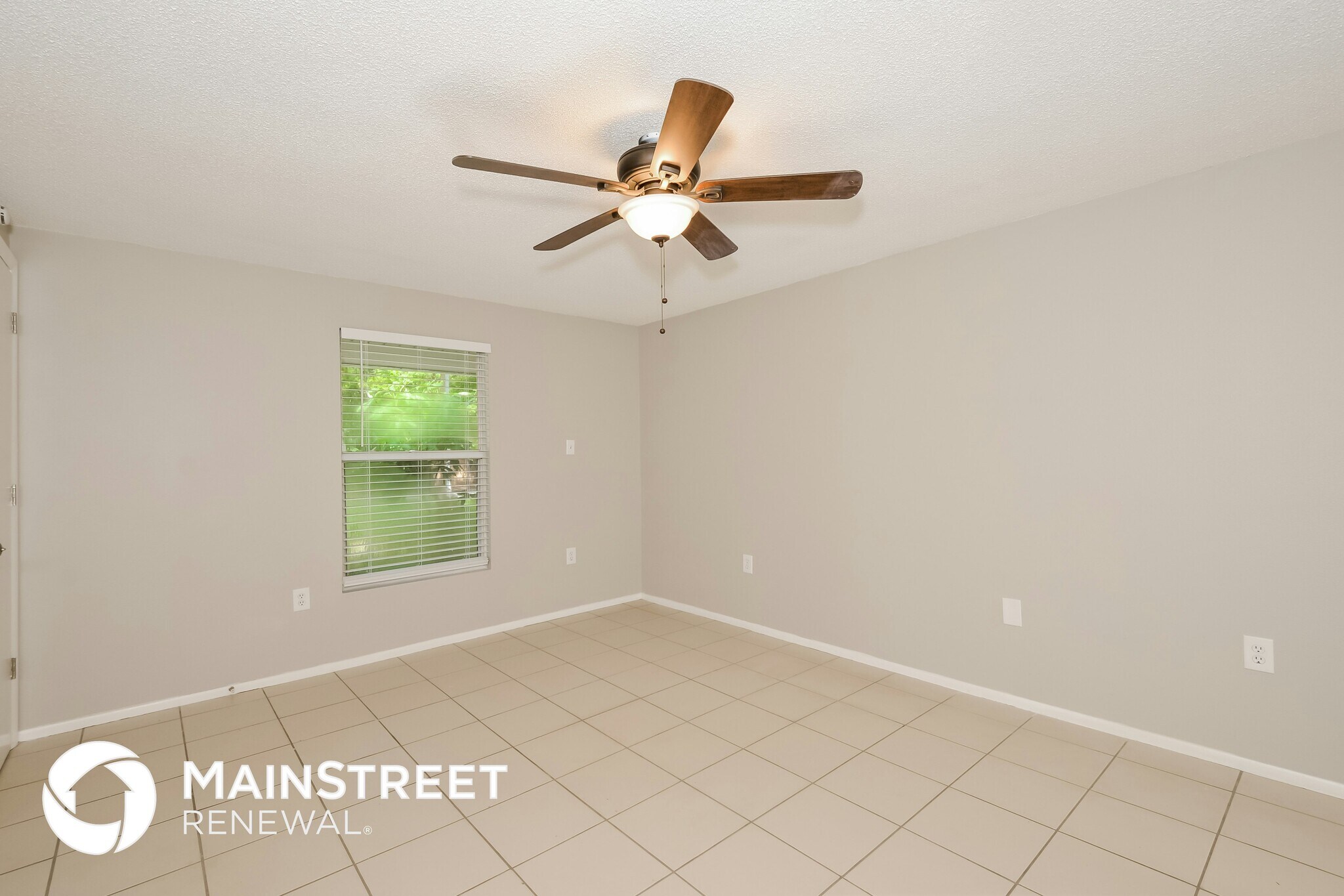 Building Photo - 2827 Marshall Dr