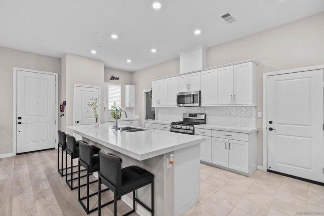 Building Photo - 2098 Bluestone Cir