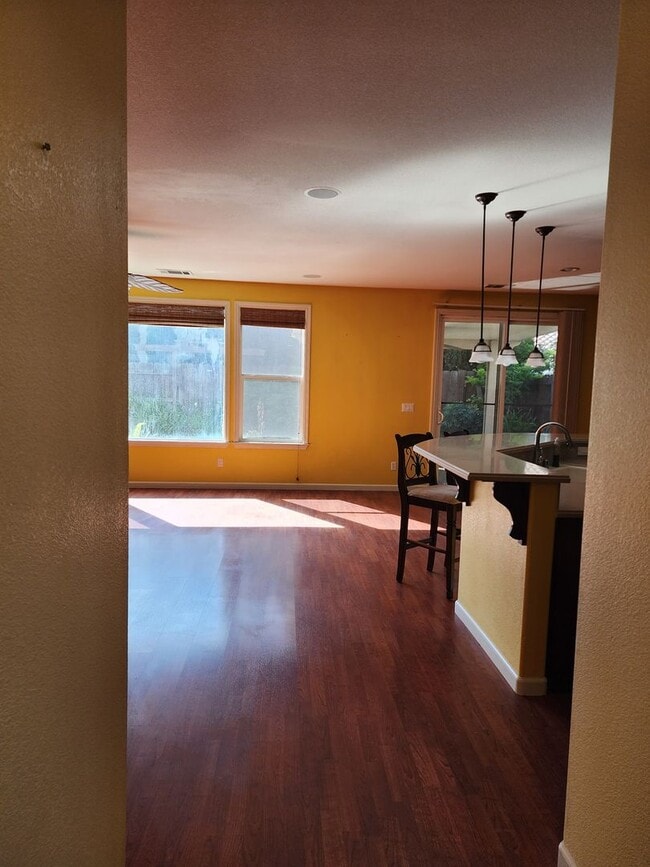 Building Photo - 5 Bedroom 3 Bathroom with 3 car Garage in the Sylvan School District