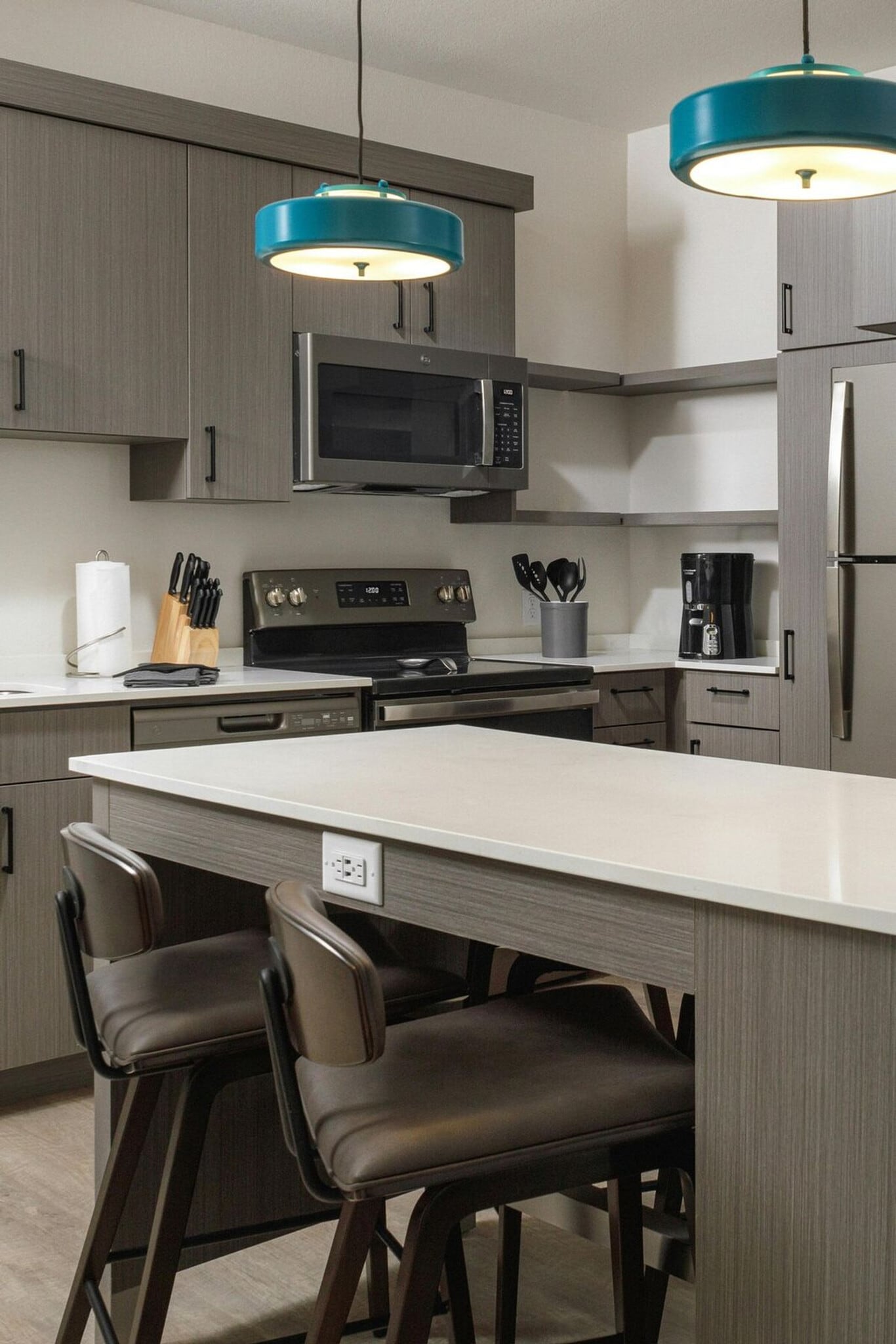 Building Photo - 88 N Olson Ave