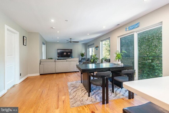 Building Photo - 1647 E Eyre St