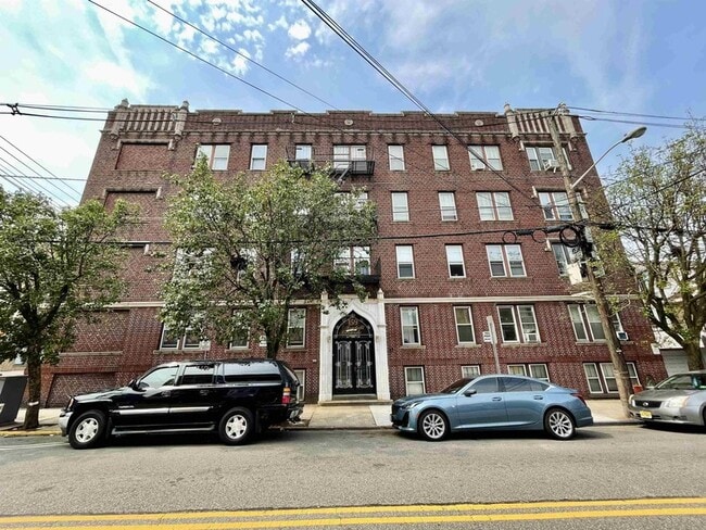 Building Photo - 159 Hutton St