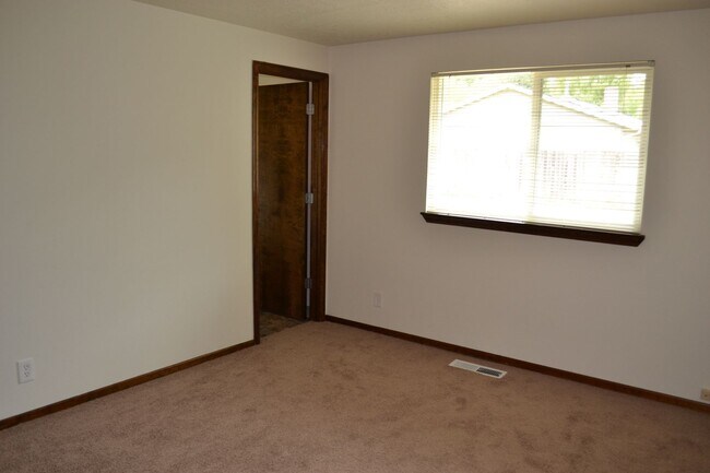 Building Photo - 489 Wormwood St SE