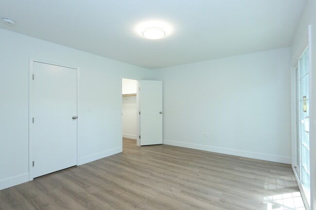 Building Photo - 151 E Palatine Rd