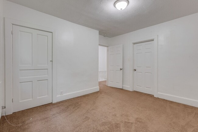 Building Photo - Available August  2026 - Beautiful 2.5 Bedroom, 1 Bath Home in Mt. Washington Area!