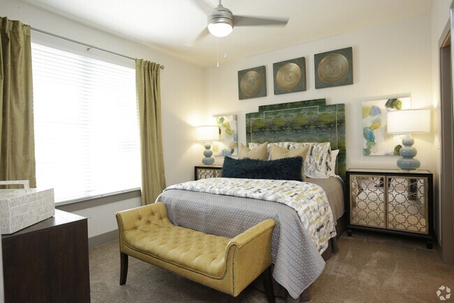 Building Photo - Up to 4 Weeks Free | Luxury 2-Bed in Conroe!