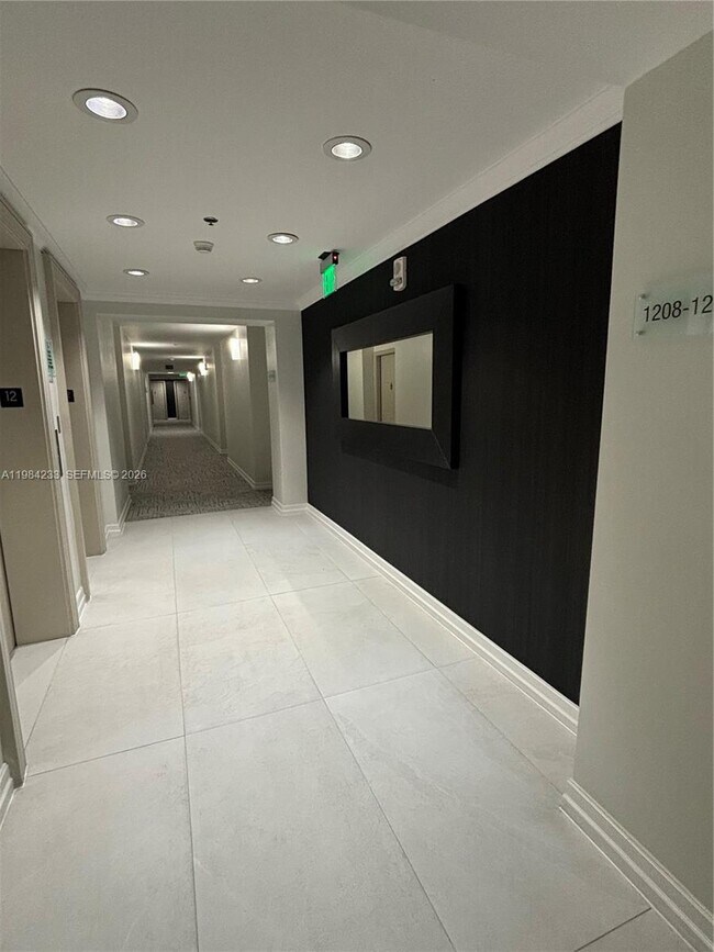 Building Photo - 2665 SW 37th Ave