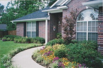 Building Photo - 2405 Tyler Ln