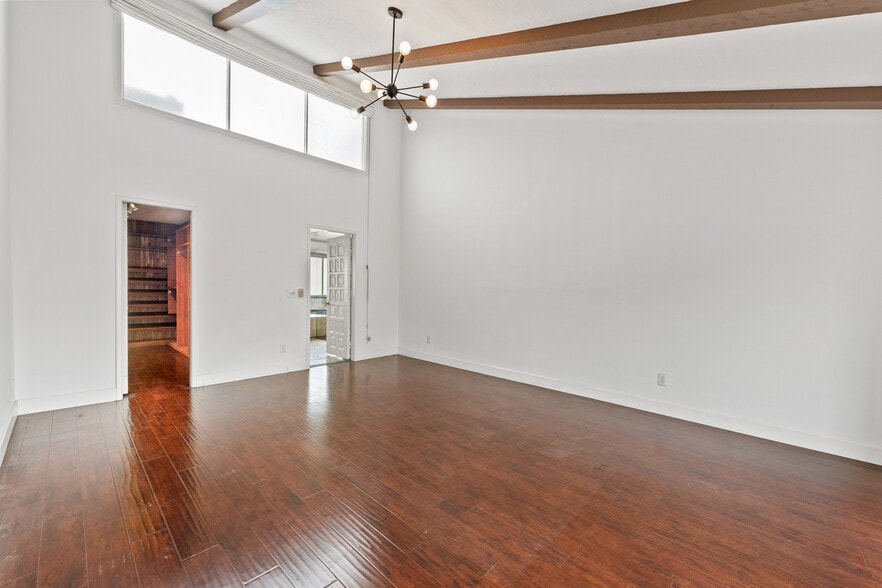 Building Photo - 5323 Coldwater Canyon Ave