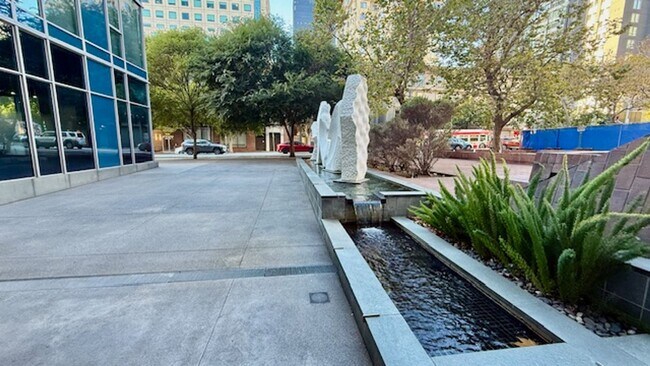 Building Photo - 2BR 2BA @ The BLU in SOMA/South Beach -AMSI