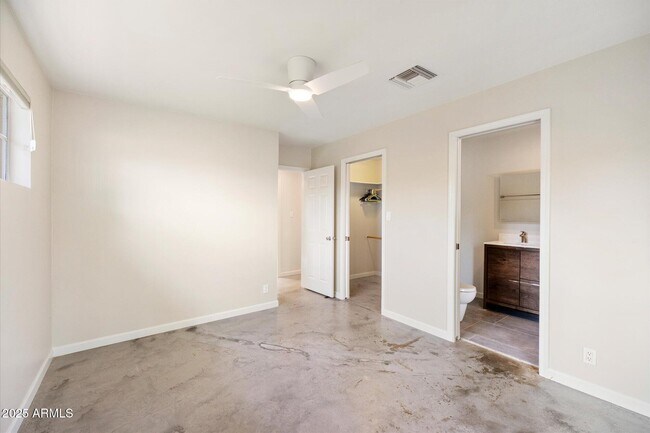 Building Photo - 1300 W Meadowbrook Ave