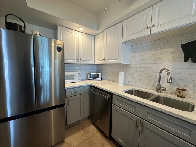 Building Photo - 6161 Gulf Winds Dr