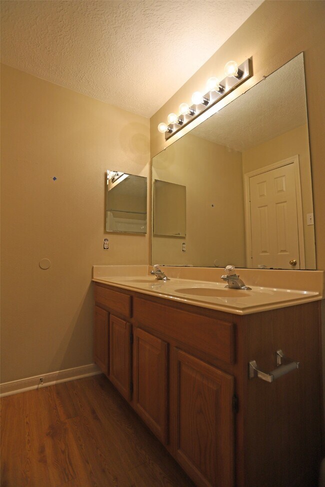 Building Photo - 7534 Orchard Hills Ln