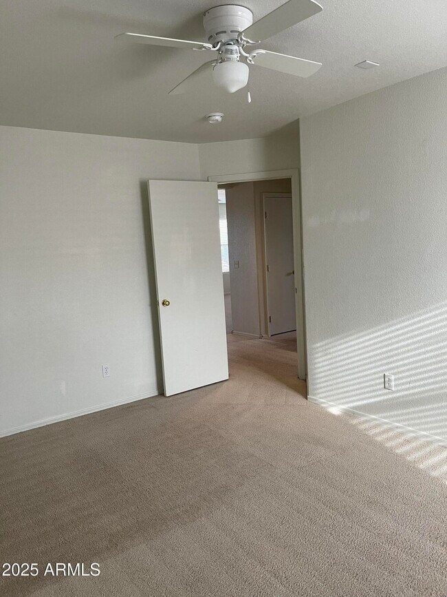 Building Photo - 800 E Cowboy Cove Trail