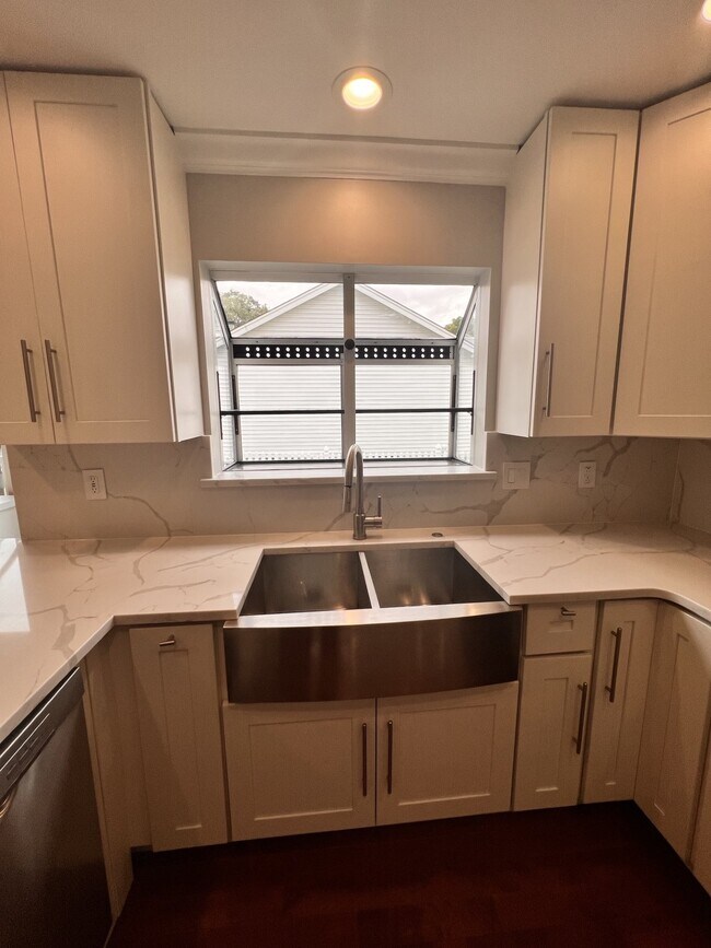 Building Photo - 12790 Polo Parc Dr