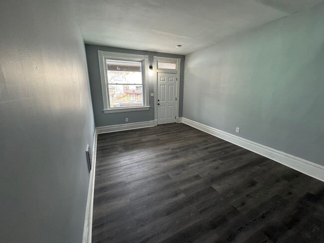 Building Photo - Renovated 3/1 Duplex In The Heart Of Pitcairn!! Available January 10th!