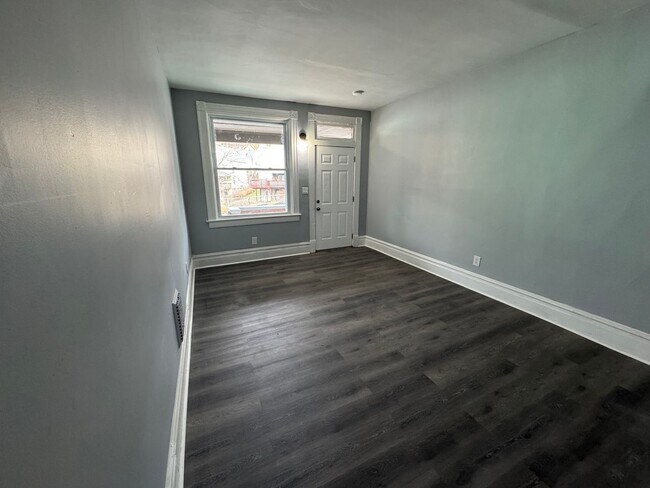 Building Photo - Renovated 3/1 Duplex In The Heart Of Pitcairn!! Available Now!