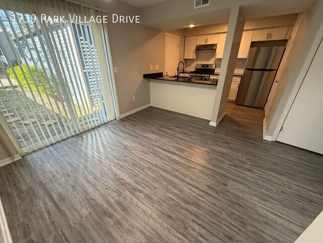Building Photo - 1739 Park Village Dr