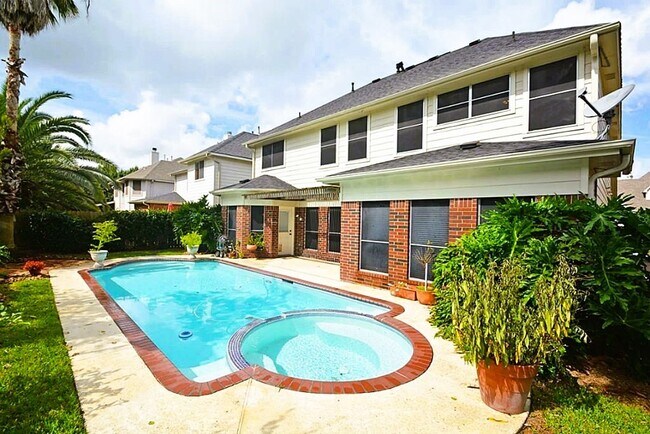 Building Photo - 21523 Santa Clara Dr