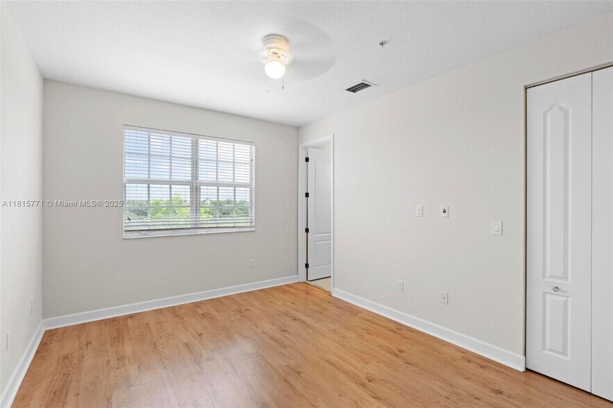 Building Photo - 419 SW 147th Ave