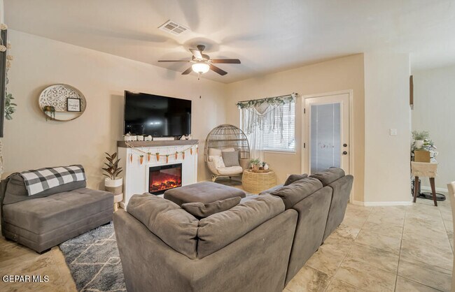 Building Photo - 12581 Blue Heron Dr