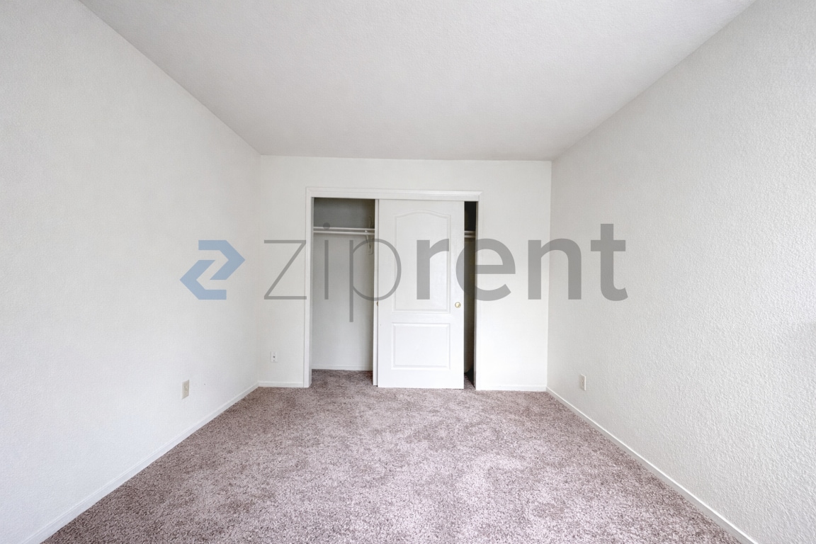 Building Photo - 9588 N Boyd Ave