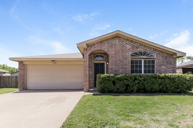 Building Photo - 2111 Dandelion Dr