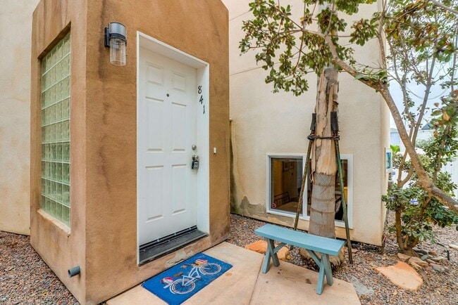 Building Photo - Private Rooftop Deck South Mission Beach