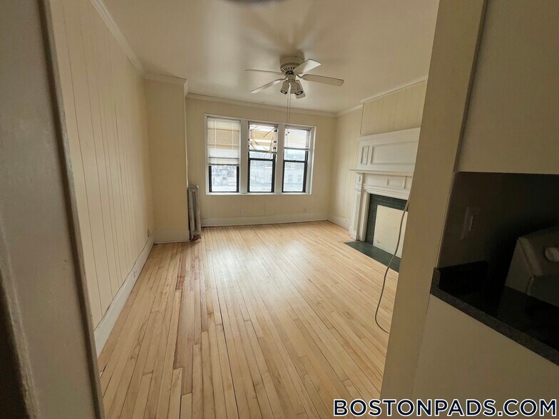 Building Photo - 437 Cambridge St