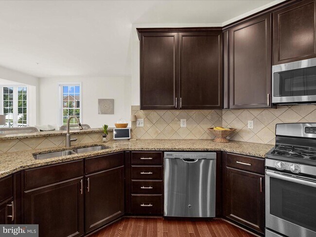 Building Photo - 8512 Pine Springs Dr