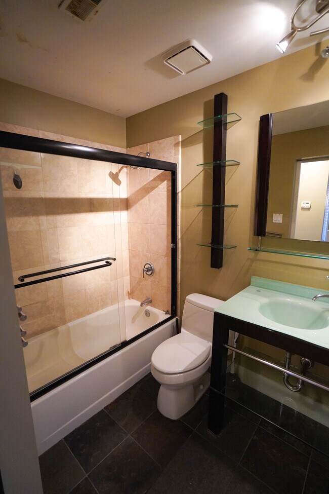 Building Photo - 615 Westgate Ave