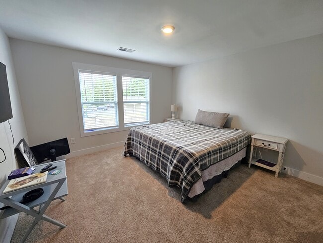 Building Photo - 301 Albemarle Ln