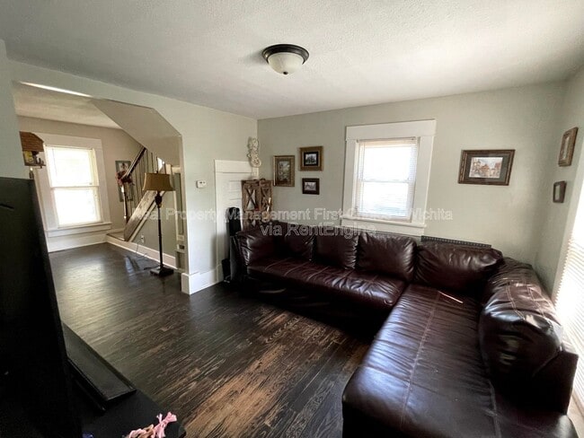 Building Photo - 830 S Fern St