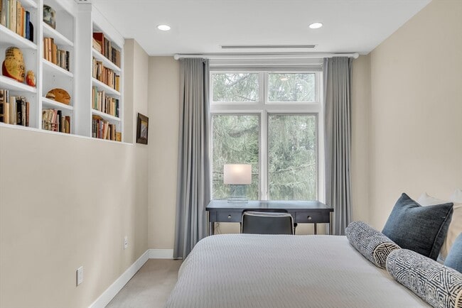 Building Photo - 120 Seaver St