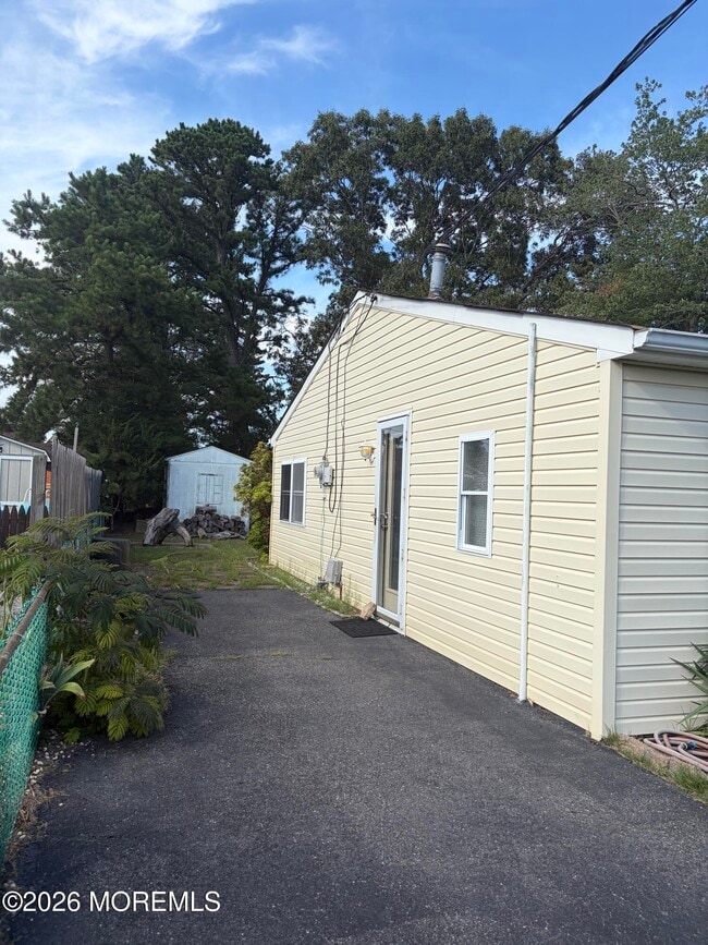 Building Photo - 1020 Inland Rd