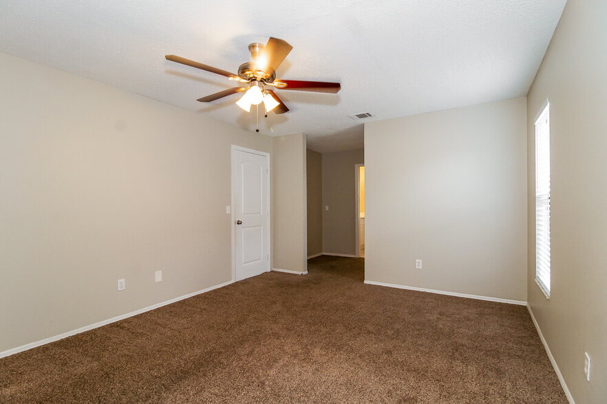 Building Photo - 825 Virginia Woods Ln