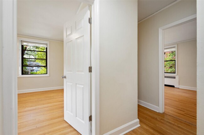 Building Photo - 212 Larchmont Acres